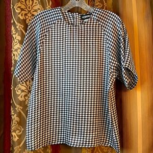 Short Sleeve Size Small Ladies blouse - Back/White